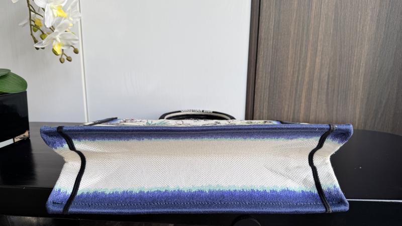Medium Dior Book Tote Blue M1296