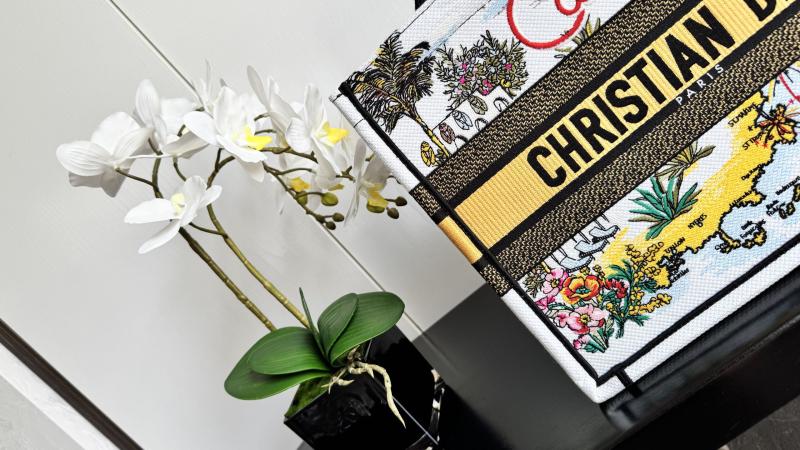 Medium Dior Book Tote Yellow M1296