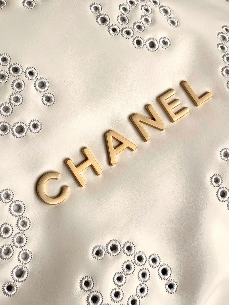 Small Chanel 22 Handbag Cream AS3260