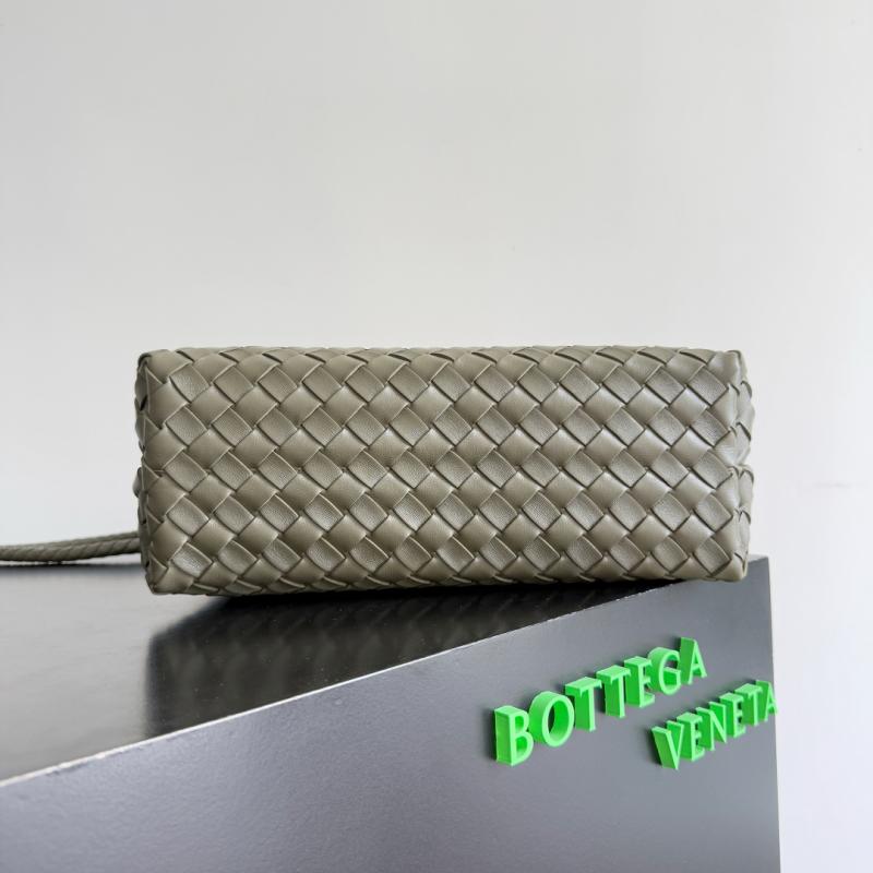 Bottega Veneta Medium Andiamo Tote Bag Cypress B743572