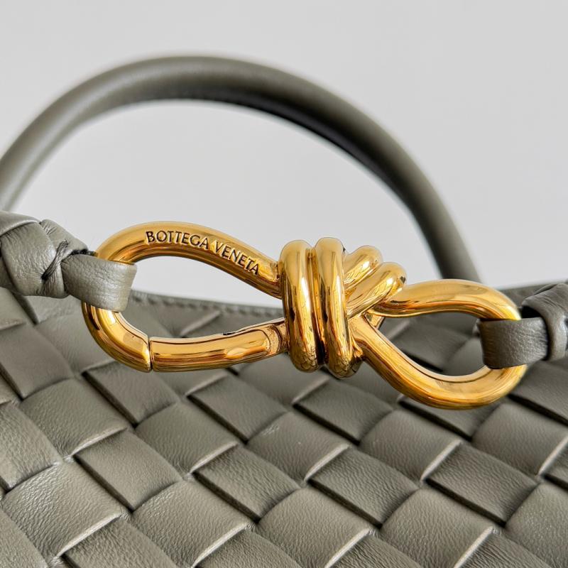 Bottega Veneta Medium Andiamo Tote Bag Cypress B743572