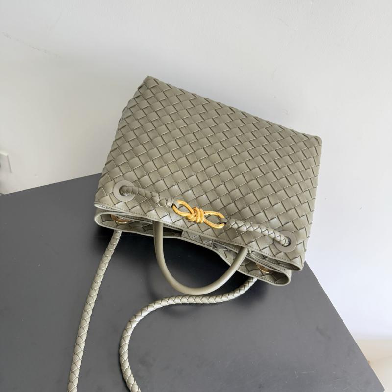 Bottega Veneta Medium Andiamo Tote Bag Cypress B743572