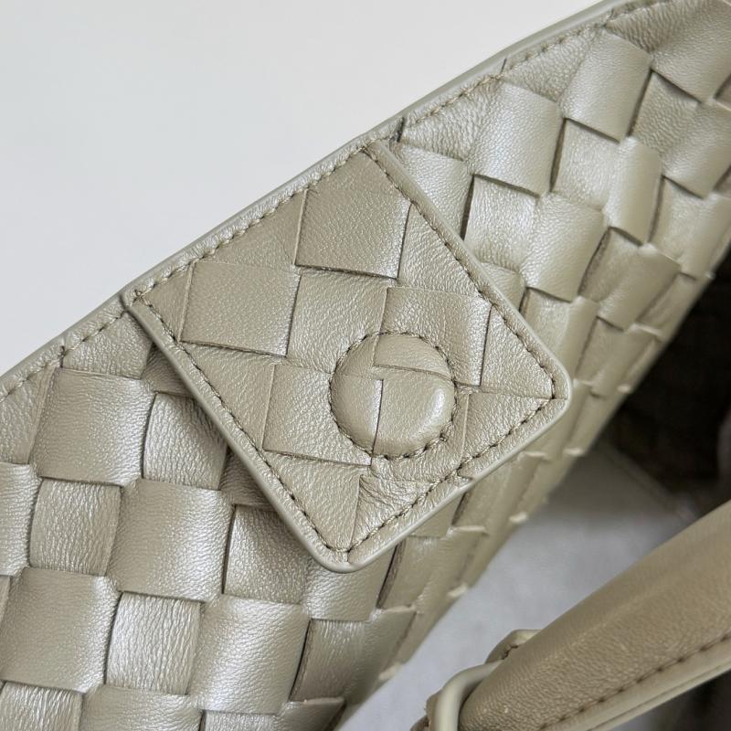 Bottega Veneta Medium Andiamo Tote Bag Cypress B743572