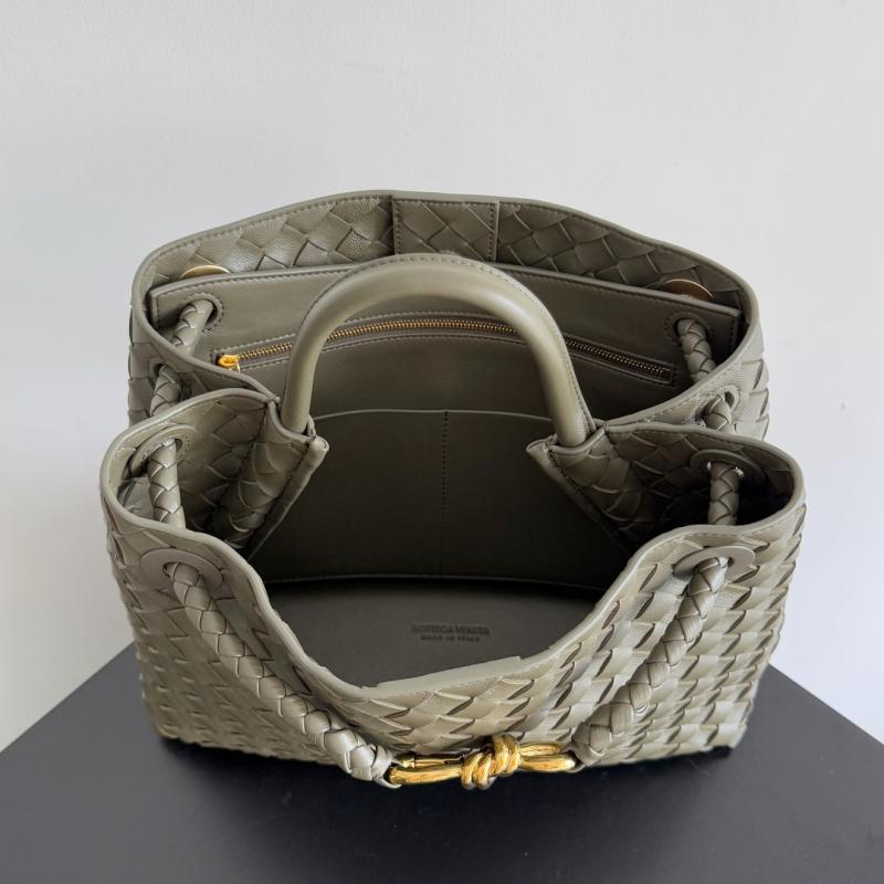 Bottega Veneta Medium Andiamo Tote Bag Cypress B743572