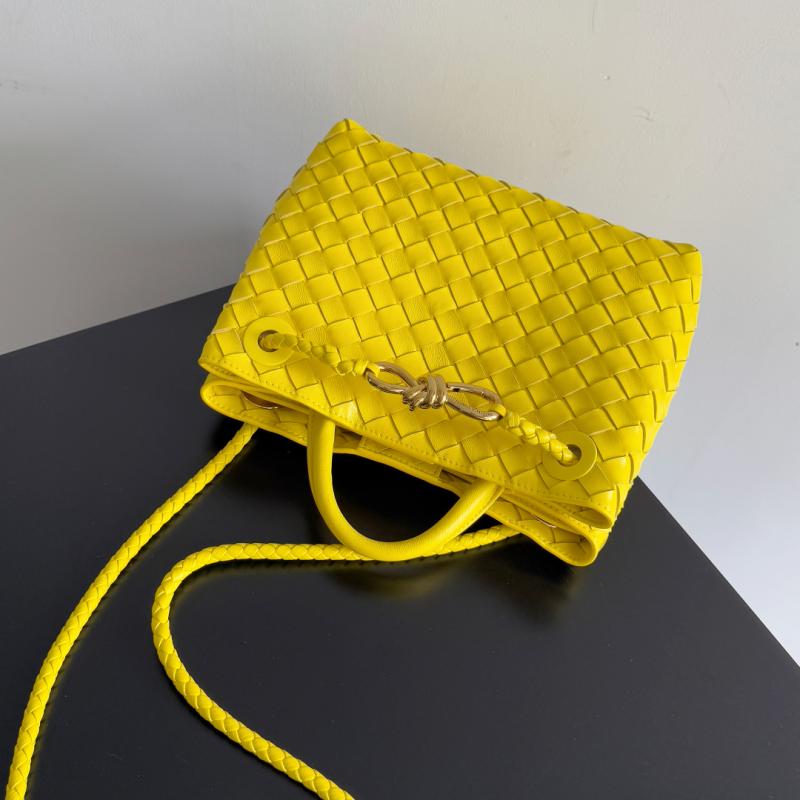 Bottega Veneta Small Andiamo Sulfur 743568