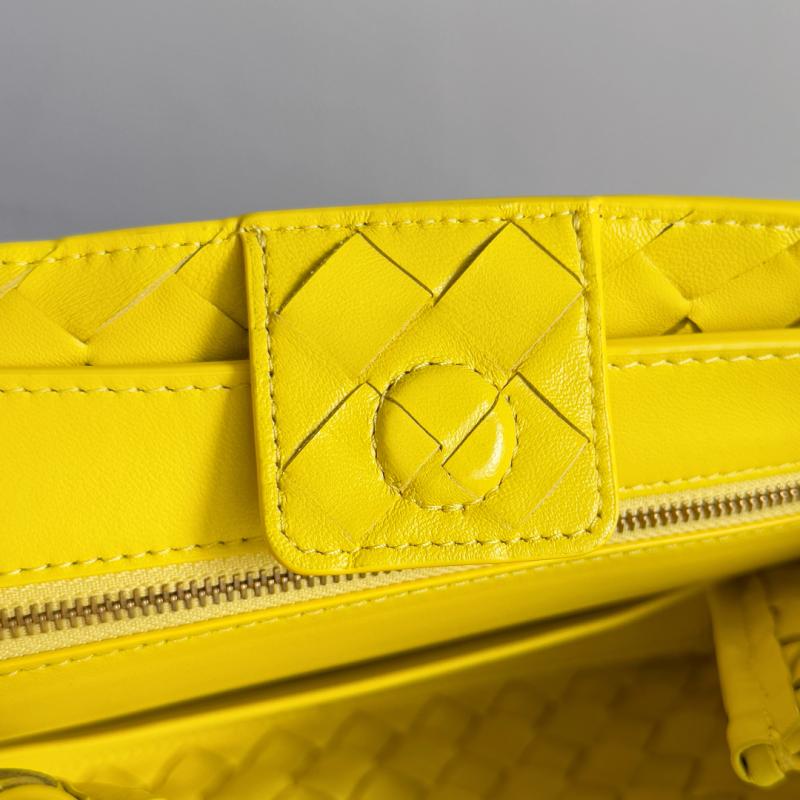 Bottega Veneta Small Andiamo Sulfur 743568