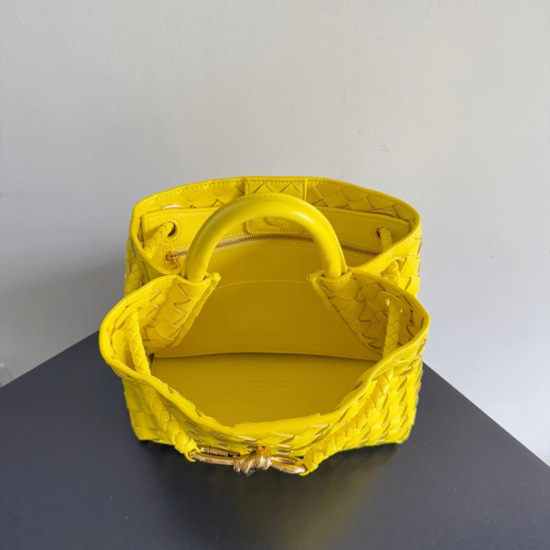 Bottega Veneta Small Andiamo Sulfur 743568