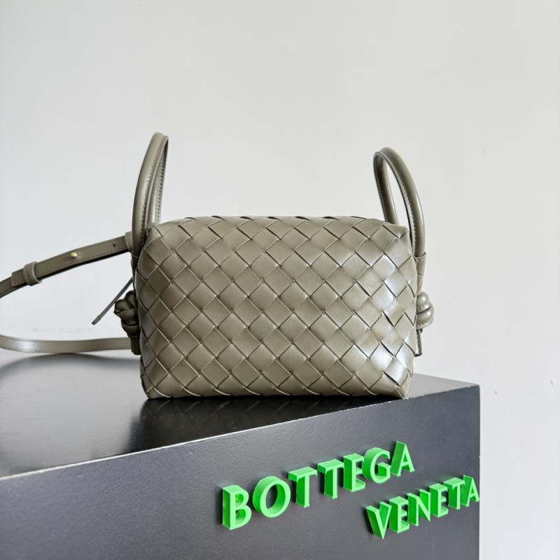 Bottega Veneta Small Avenue Loop Bag Cypress 796615