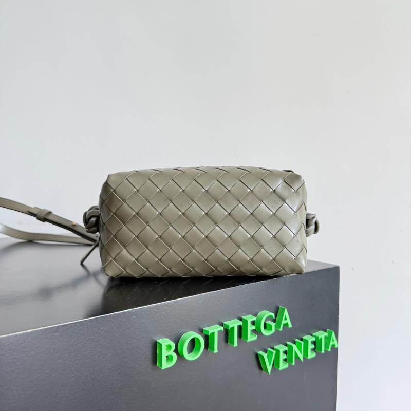 Bottega Veneta Small Avenue Loop Bag Cypress 796615