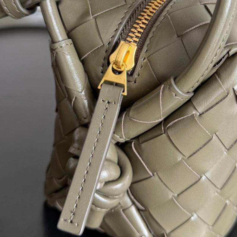 Bottega Veneta Small Avenue Loop Bag Cypress 796615