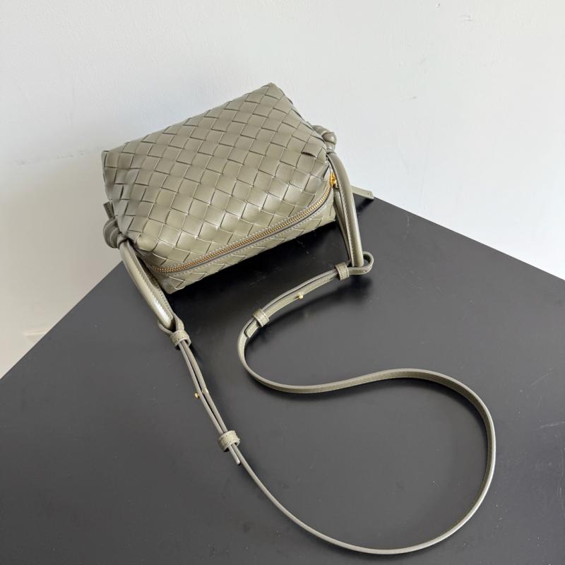 Bottega Veneta Small Avenue Loop Bag Cypress 796615