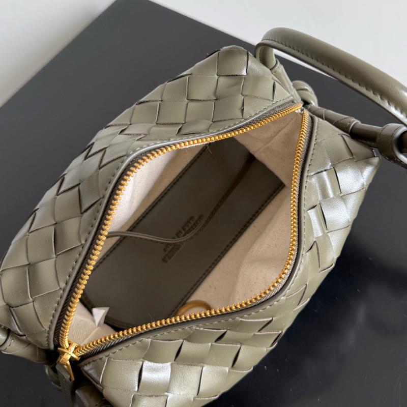 Bottega Veneta Small Avenue Loop Bag Cypress 796615