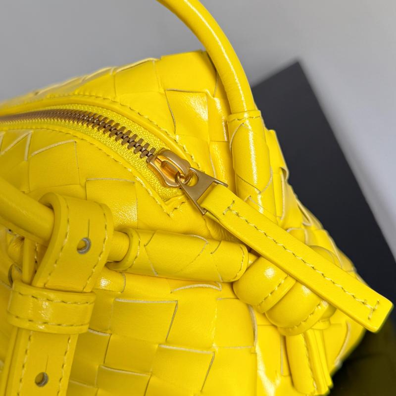 Bottega Veneta Small Avenue Loop Bag Sulfur 796615