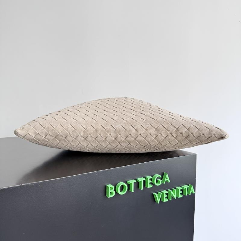 Bottega Veneta Suede Hop Ecru 796262