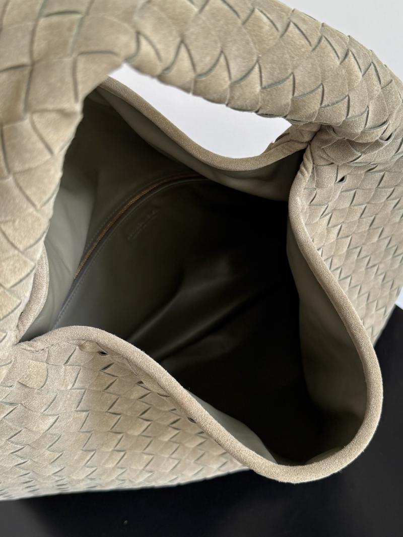 Bottega Veneta Suede Large Hop Cypress 763970