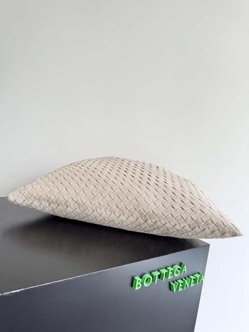 Bottega Veneta Suede Large Hop Ecru 763970