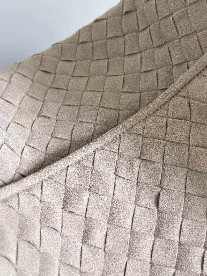 Bottega Veneta Suede Large Hop Ecru 763970