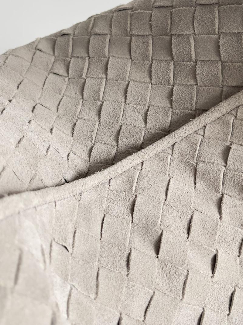 Bottega Veneta Suede Large Hop Sterling 763970