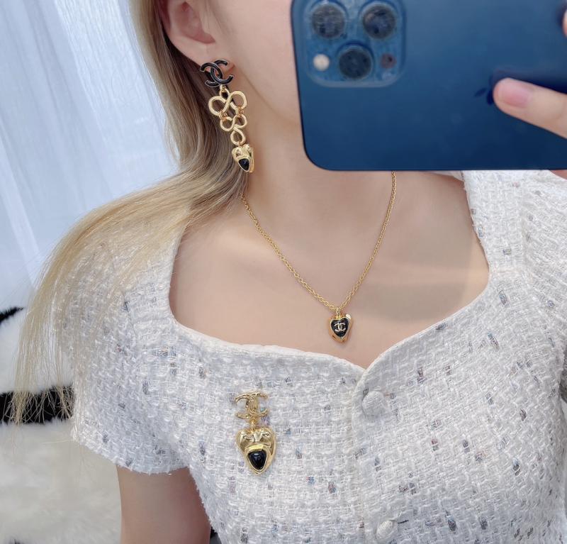 Chanel Brooch SCB72401