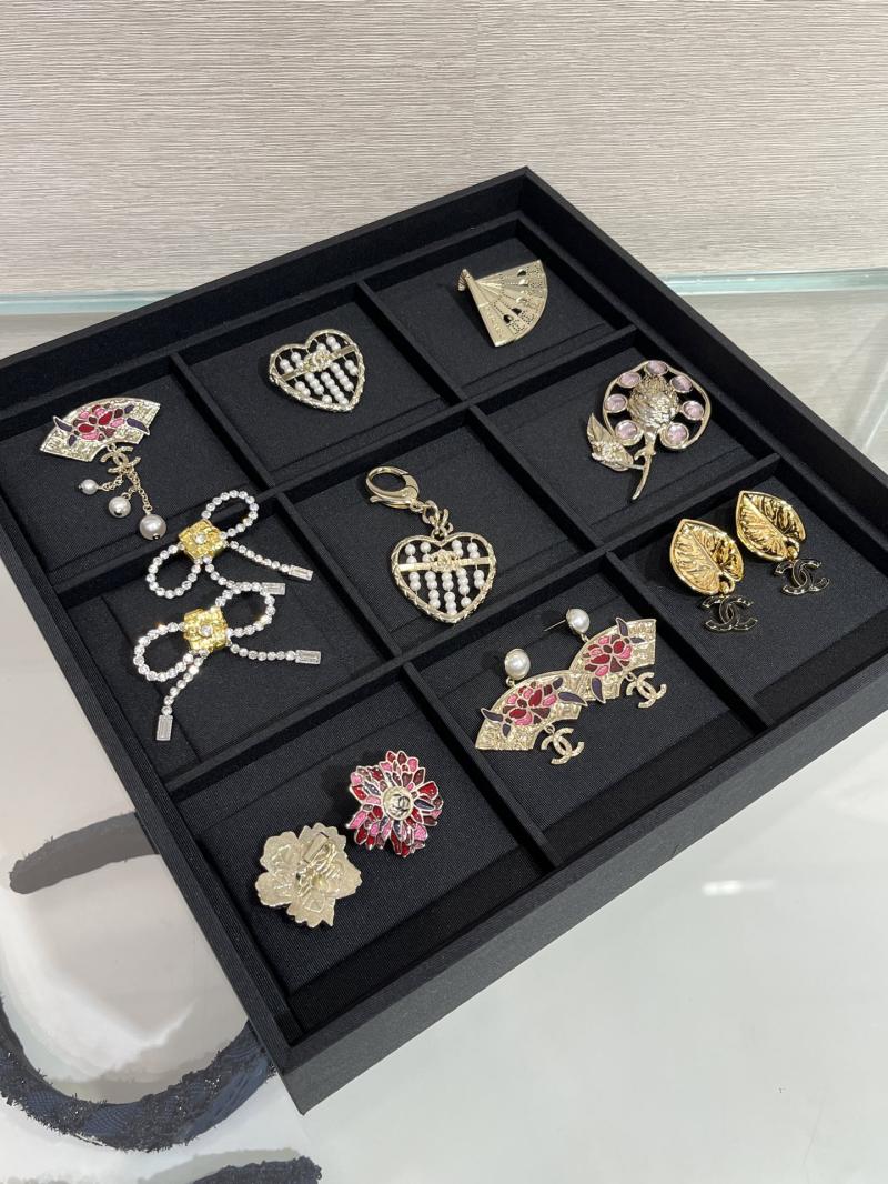 Chanel Brooch YCB72007