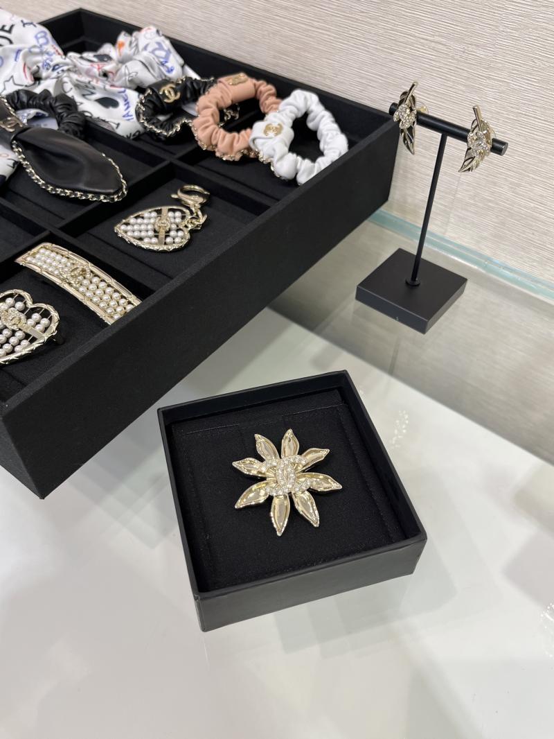 Chanel Brooch YCB72009