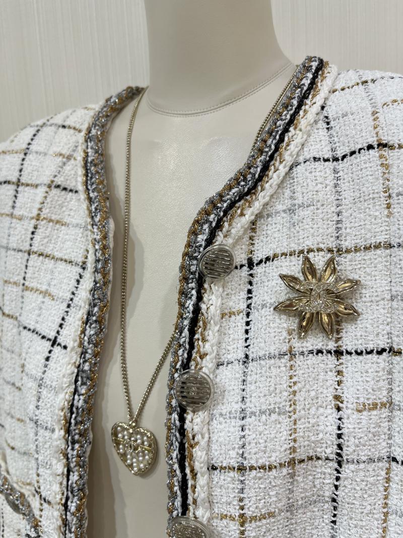 Chanel Brooch YCB72009
