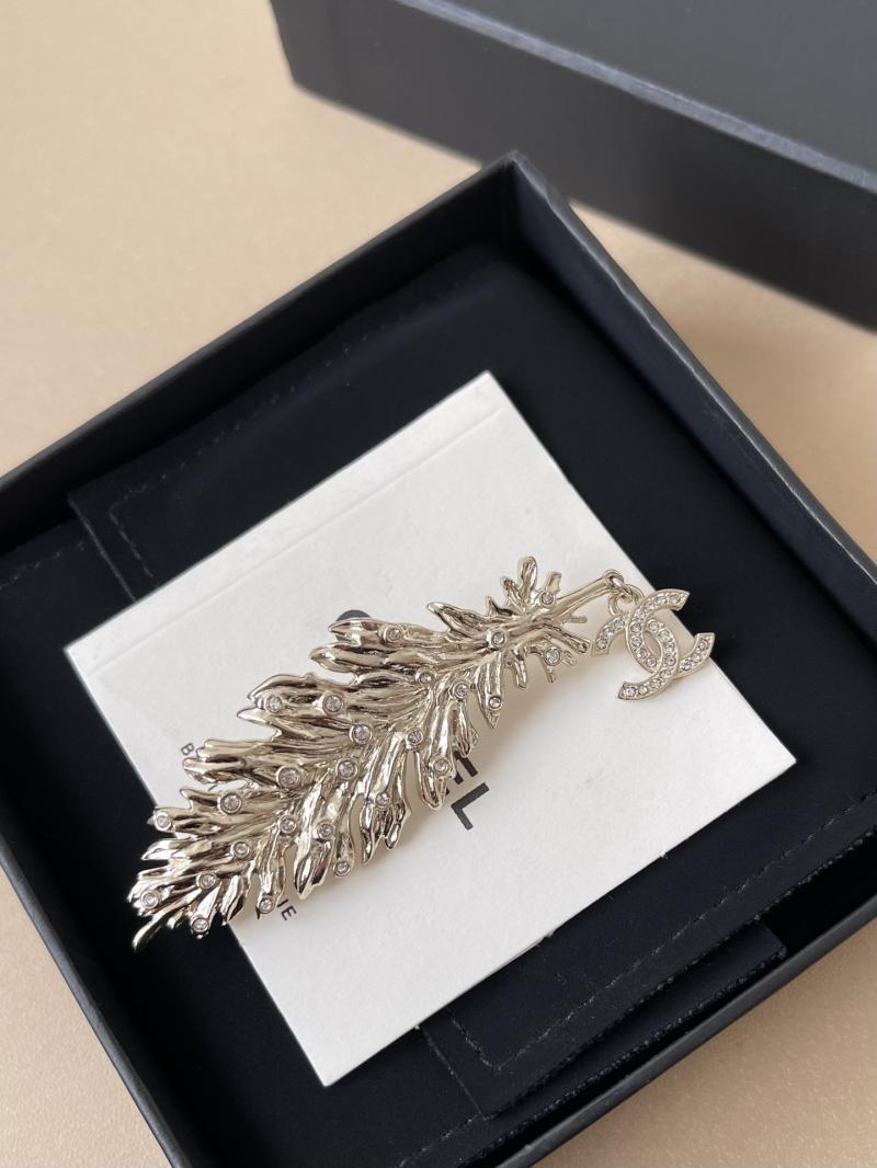 Chanel Brooch YCB72010