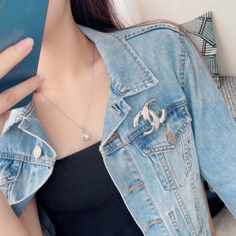 Chanel Brooch YCB72015