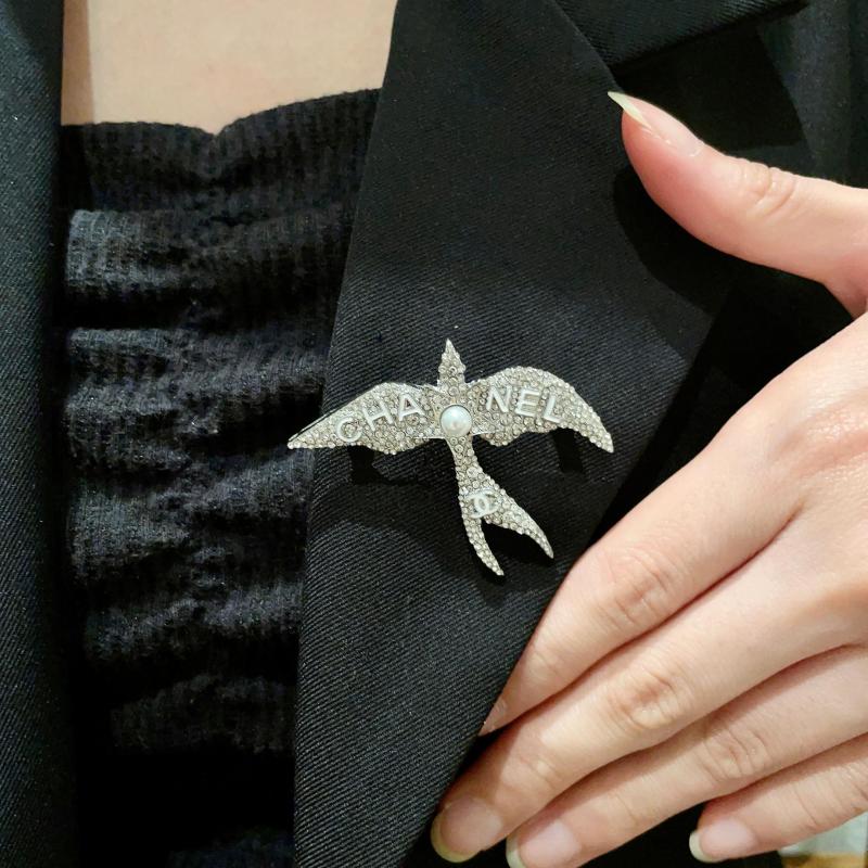 Chanel Brooch YCB72404