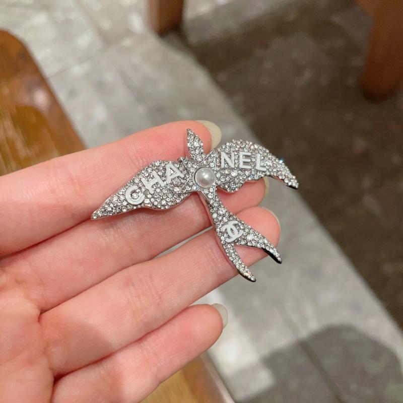 Chanel Brooch YCB72404