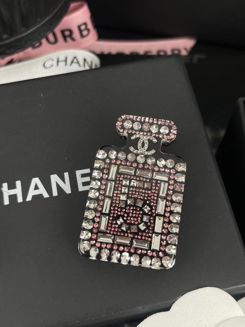 Chanel Brooch YCB72405