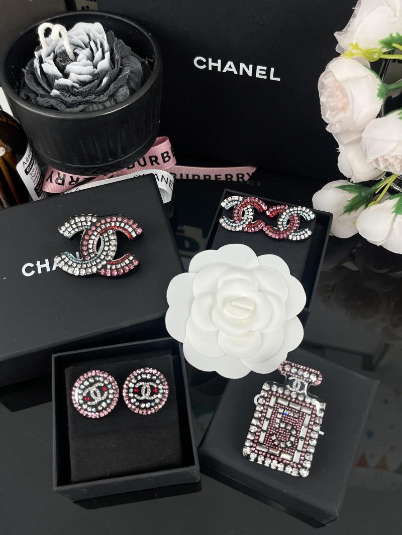 Chanel Brooch YCB72405