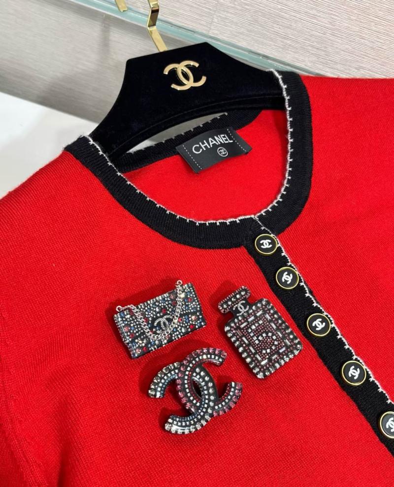 Chanel Brooch YCB72405