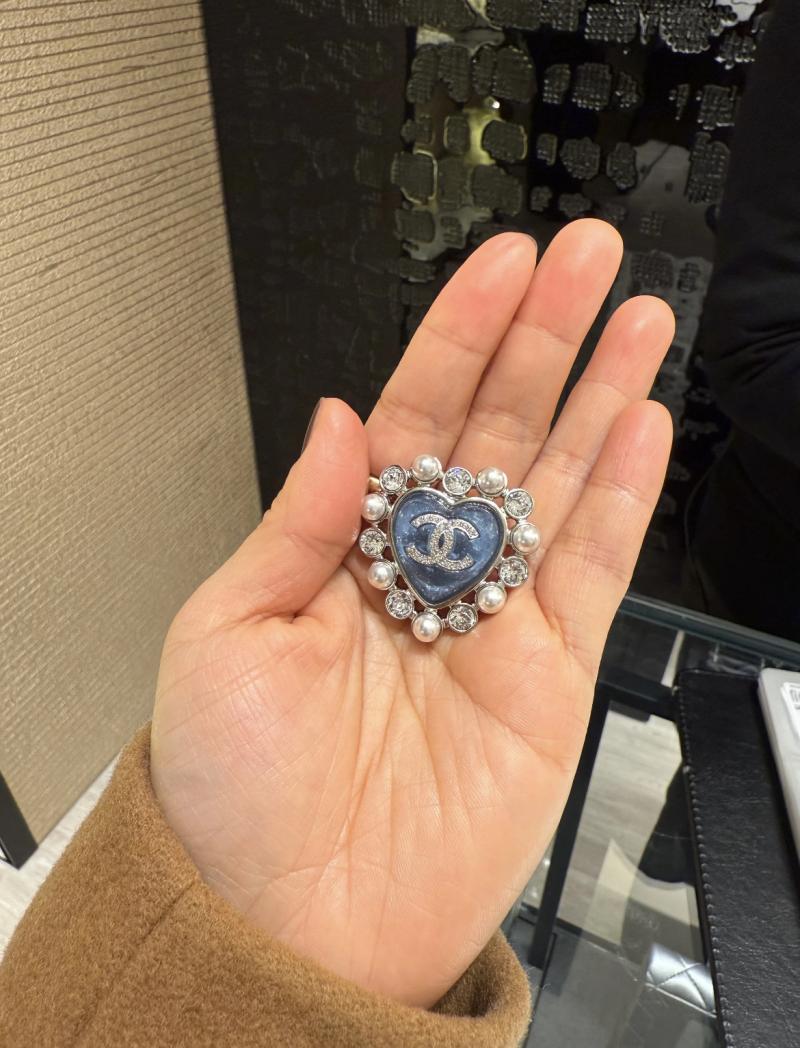 Chanel Brooch YCB72407