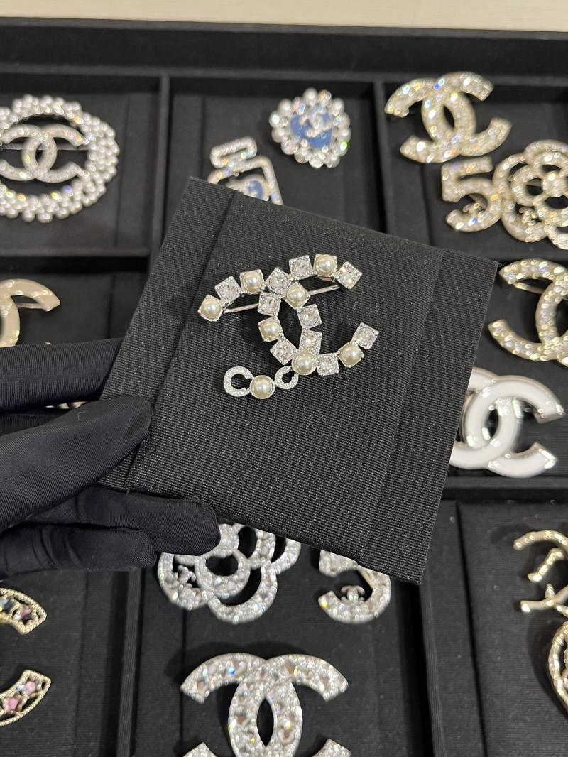 Chanel Brooch YCB72408