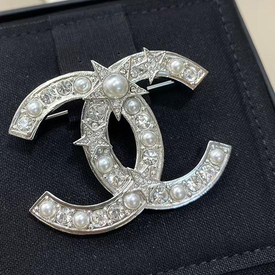 Chanel Brooch YCB81110