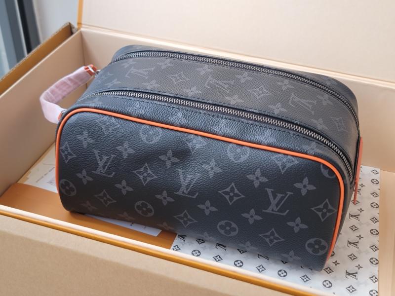 Louis Vuitton Dopp Kit M15246