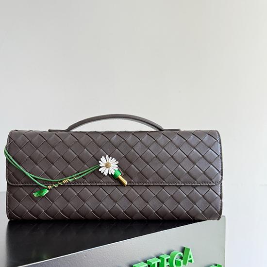 Bottega Veneta Andiamo Clutch Fondant 836810