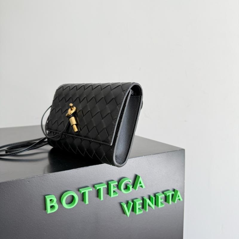Bottega Veneta Andiamo Pouch Black 836940