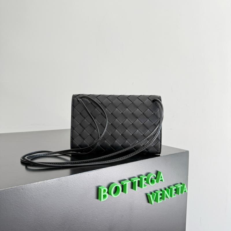 Bottega Veneta Andiamo Pouch Black 836940