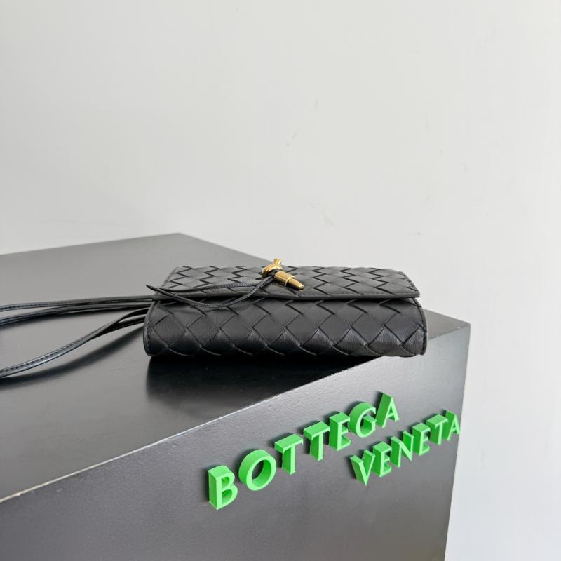 Bottega Veneta Andiamo Pouch Black 836940