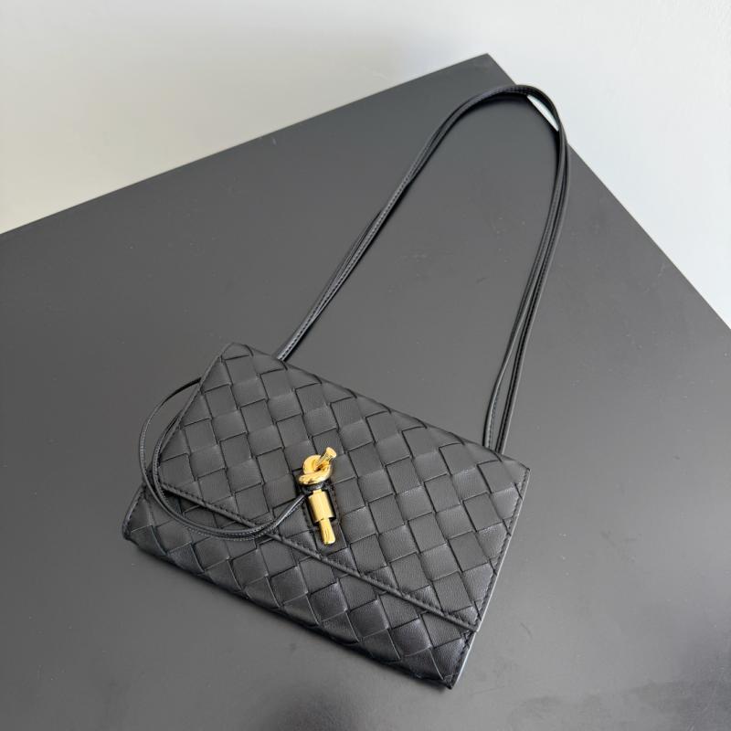 Bottega Veneta Andiamo Pouch Black 836940