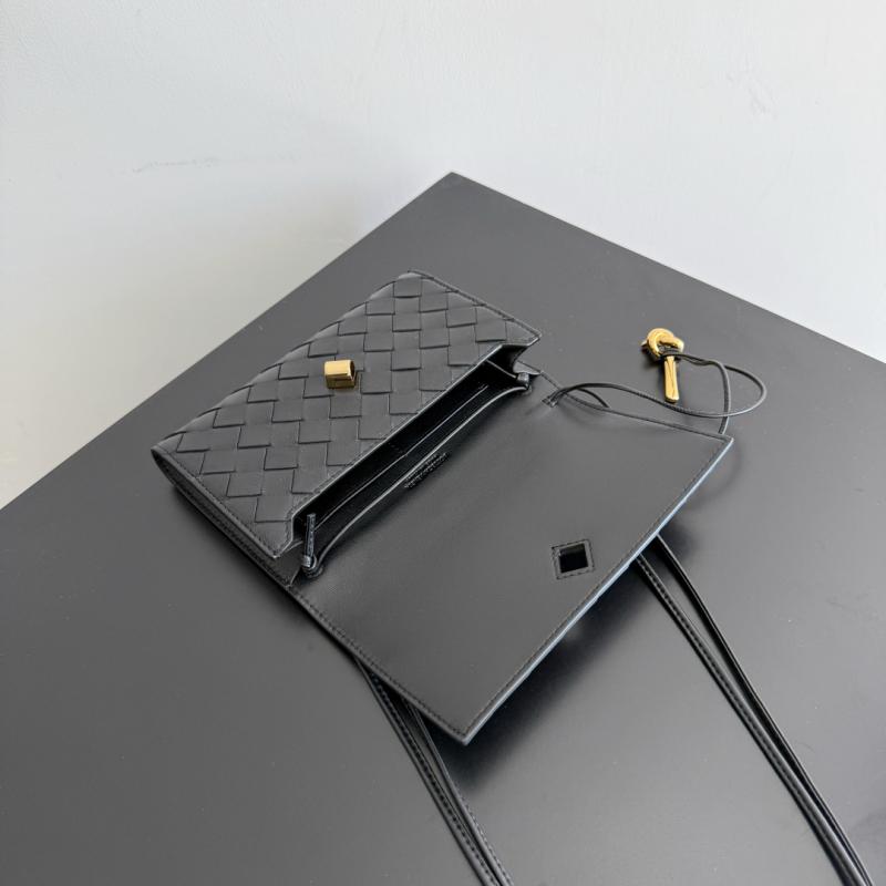 Bottega Veneta Andiamo Pouch Black 836940