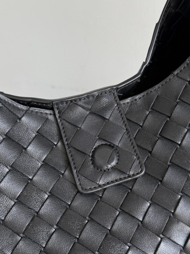 Bottega Veneta Large Campana Black 844250