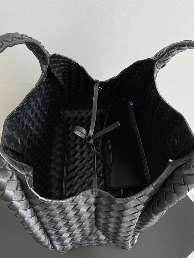 Bottega Veneta Large Campana Black 844250