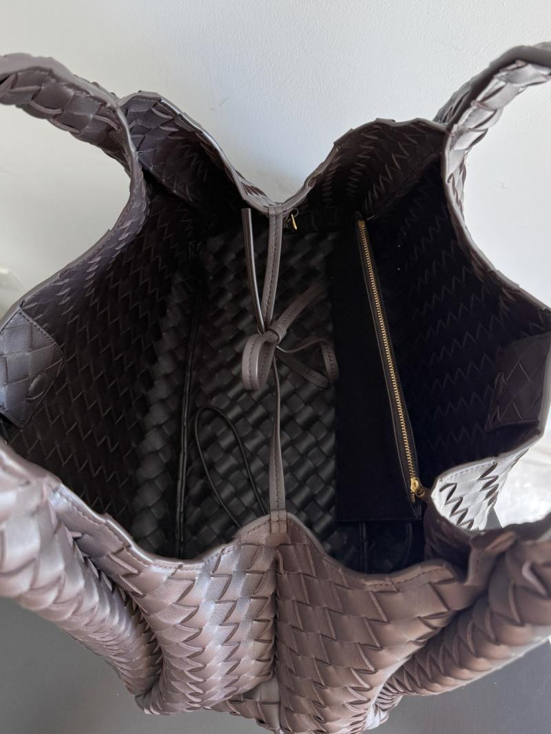 Bottega Veneta Large Campana Fondant 844250