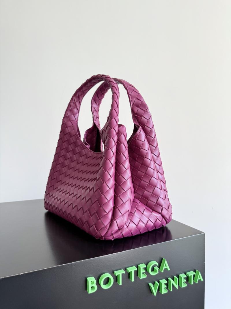 Bottega Veneta Medium Campana Beetroot 844249