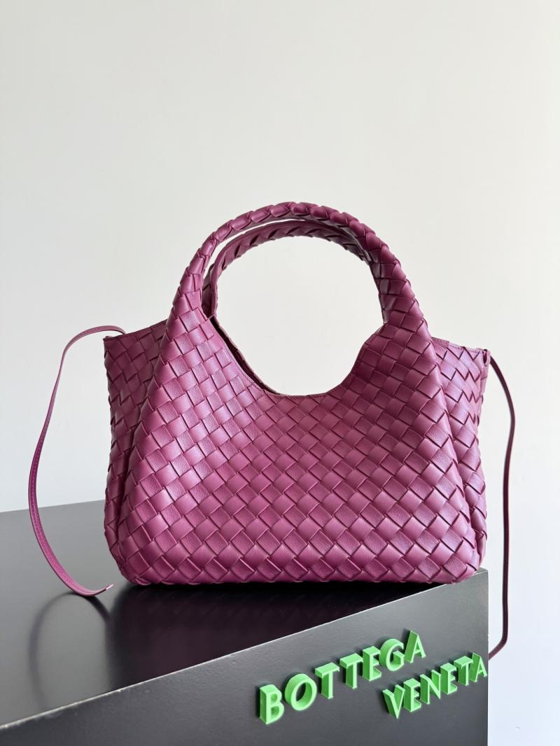 Bottega Veneta Medium Campana Beetroot 844249