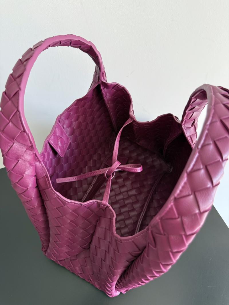 Bottega Veneta Medium Campana Beetroot 844249