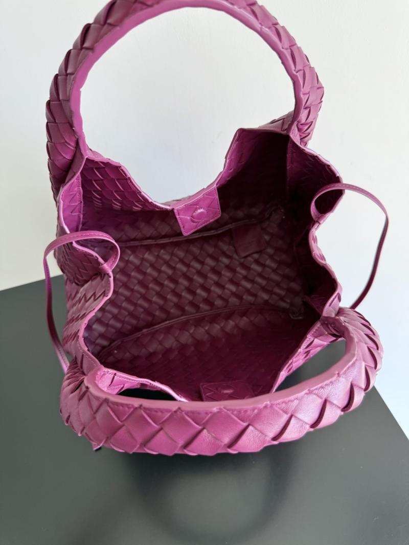 Bottega Veneta Medium Campana Beetroot 844249